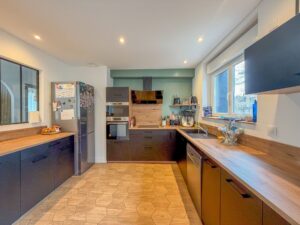 EXCLUSIVITÉ – MAISON DE VILLE ENTIEREMENT RÉNOVÉE